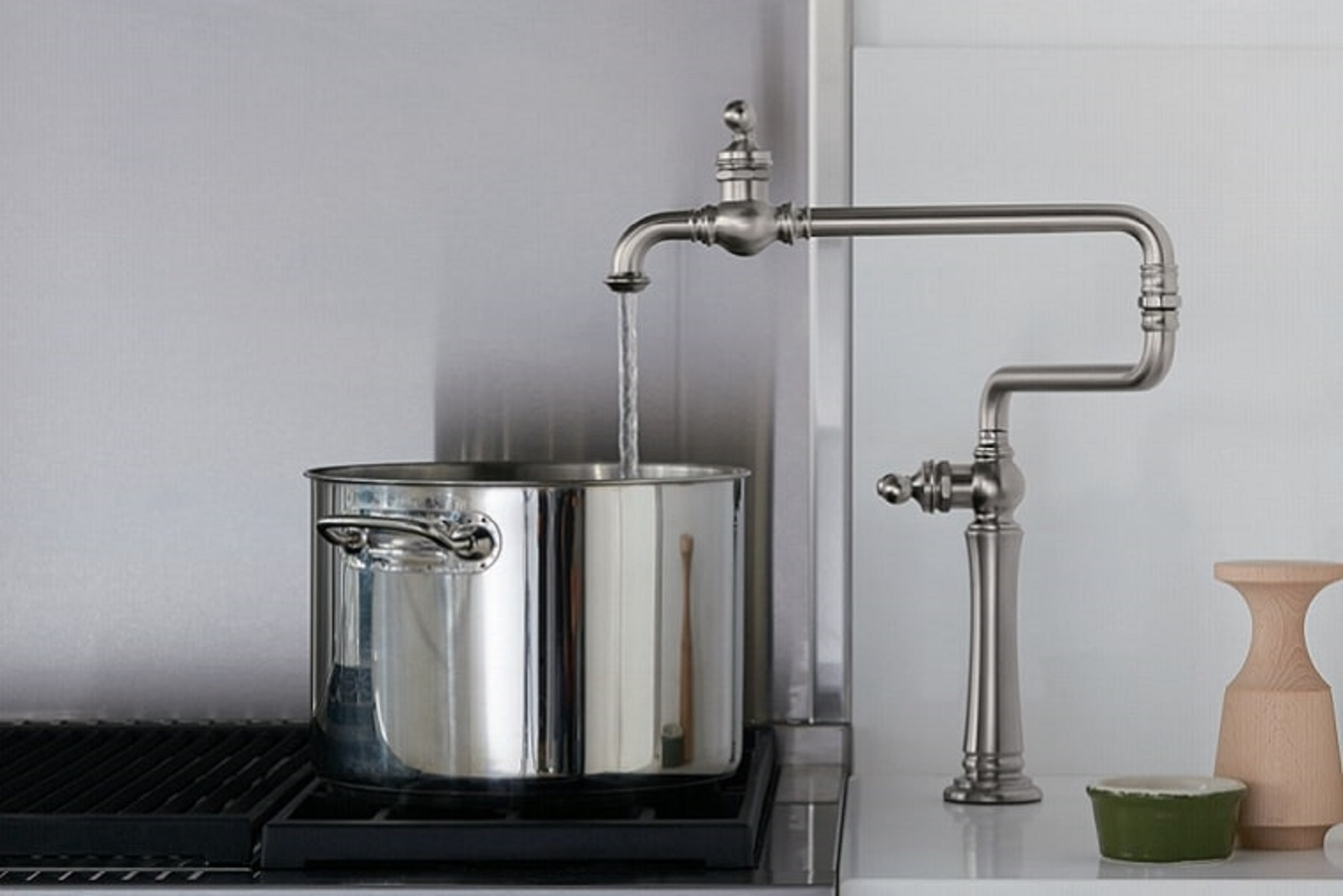 水まわりの利便性を向上させたい！キッチン用水栓の選び方とは？