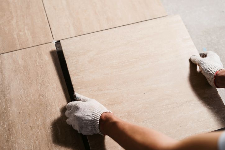 モルタルとタイル。床材にはどちらを使う？