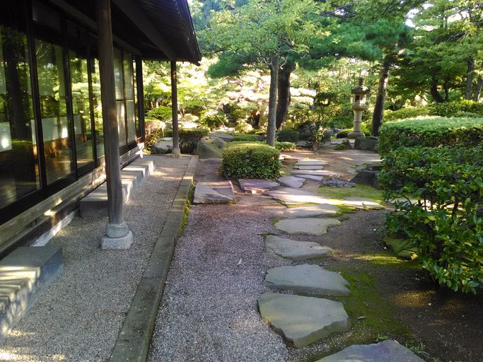 犬走り いぬばしり とは何か 誰でもわかるリノベ用語集 リノベーション情報サイト