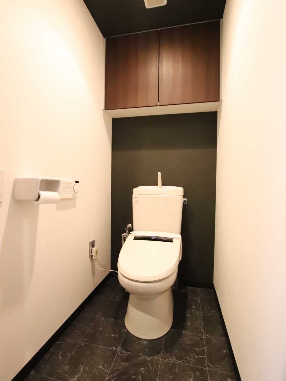 トイレをアクセントクロスでこだわり空間に変身 コツと事例を大紹介 リノベーション情報サイト Reno