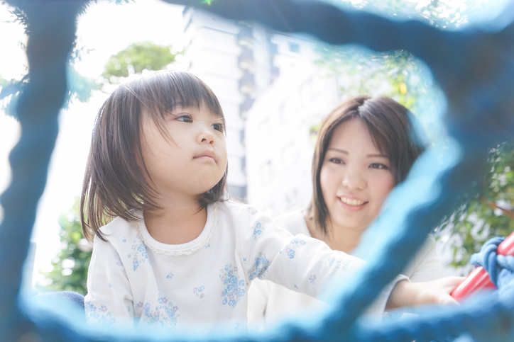 椅子型ブランコなど0歳も楽しめる遊具がある東京 神奈川の乳幼児向け公園 リノベーション情報サイト Reno
