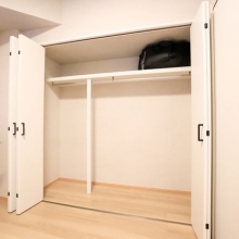 【収納】衣服や布団などを収納できる大型のクローゼット