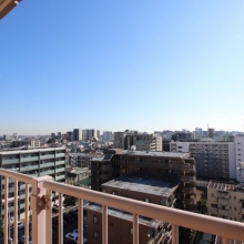 閑静な住宅地は、周囲の騒音も少なく、落ち着いた雰囲気です。
