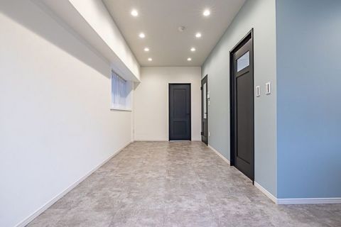 【外観写真】「西麻布」にある約44m2の物件を販売開始。現在、スケルトンからのリノベーション工事中です。