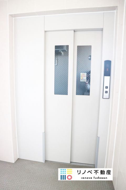 共用部 エレベーター メンテナンスもされており安心して使えます。2階ですが、やはり荷物が多いときなどはエレベーターがあると便利です。
