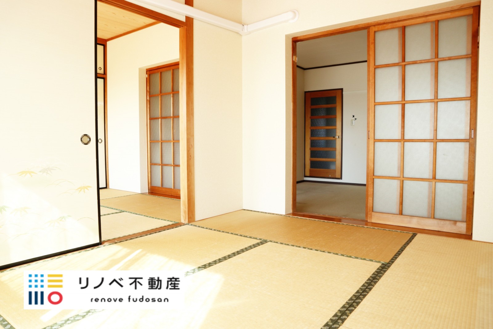 南側にある居室の真ん中のお部屋です。個室としては充分な広さで、日当たりも良好。フローリングにリノベーションして、子供部屋としても最適なスペースです。