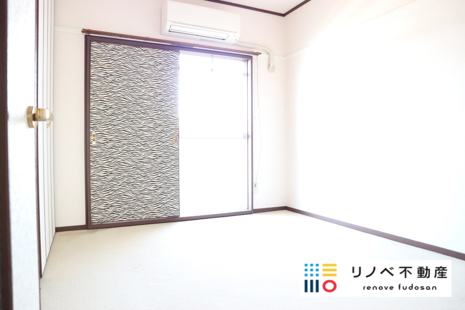 北側にある居室。北側ですが、前面に遮るものがないため明るいです。