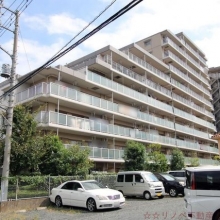 167邸の為の格調高い住まい。交通至便な立地に立ち、将来にわたって所有する価値を維持し続けてくれます