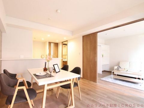 11帖のLDK。東向きのお部屋です。落ち着きのある室内空間です。