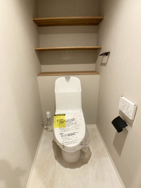 暖房洗浄便座付きの新しいトイレ