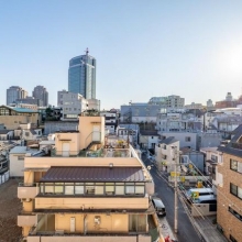 【眺望】前面の建物と距離があるので開放感があります。