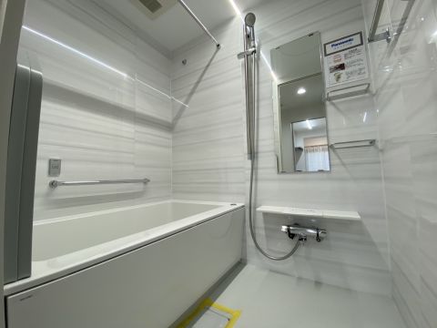 パナソニック製の新規システムバスへ変更してあります。