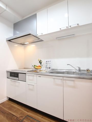 プライバシーの効果が高い独立型キッチン。匂いなどがリビングに流れにくいキッチンです。