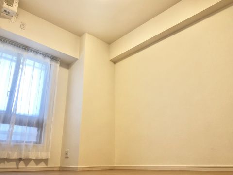 リビング横の洋室(6.0帖)もクローゼット付で便利な空間です。