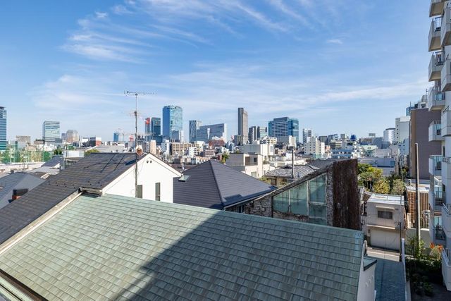 【眺望】奥に見えるのは渋谷駅の高層ビル群です。