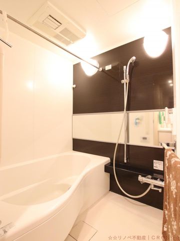 追炊き・浴室乾燥機付き。１４１８サイズのワイド使用の浴室。ゆったりとした空間でバスタイムをお楽しみい