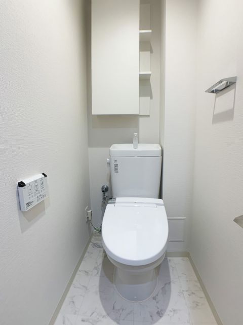 暖房洗浄便座付きの新しいトイレ