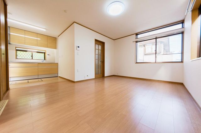 麻生区高石6丁目中古戸建 「LDK」2面採光の明るいリビング