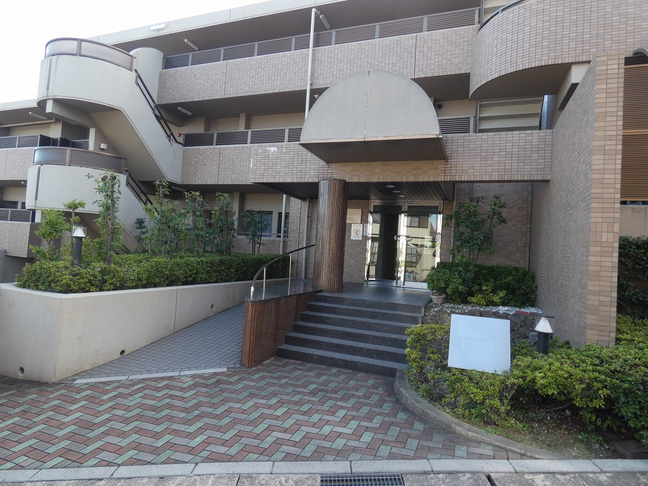 富士見台パークハイツ壱番館 地下鉄名城線「茶屋ヶ坂」駅より徒歩約16分。バスも利用可。