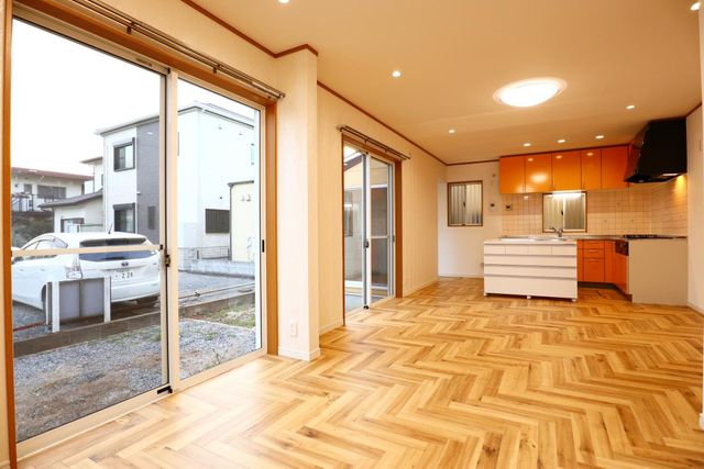 茅ヶ崎市香川5丁目 中古戸建 「LDK」全室南西向き、明るい陽射しに包まれる暮らし
