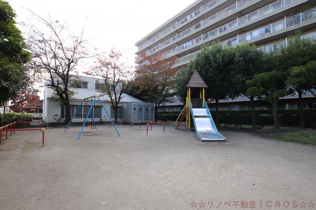 敷地内には公園がございますので、小さなお子様がいても安心の空間です。