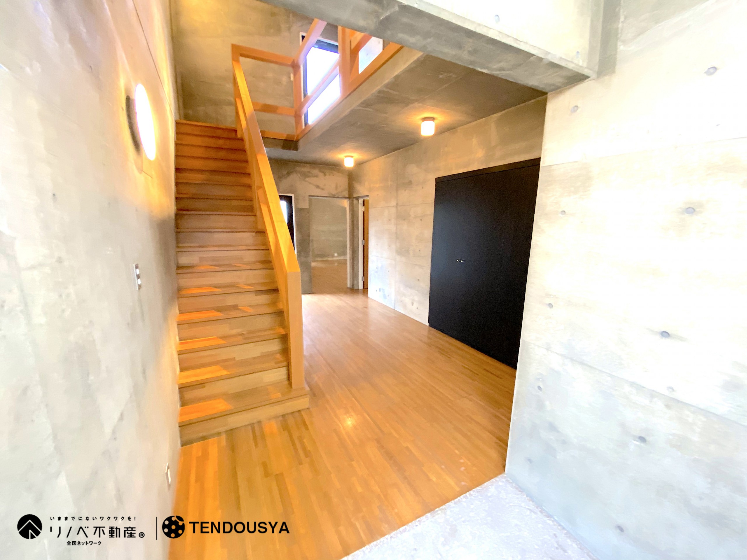 生駒市西旭ヶ丘 戸建 玄関前吹抜け