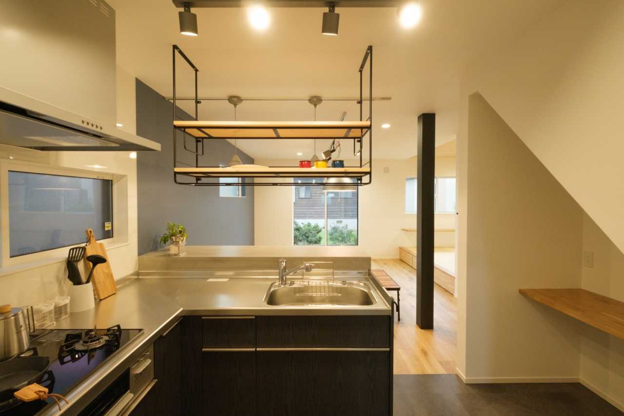 キッチンは4.5畳の対面L型システムキッチンに変更。